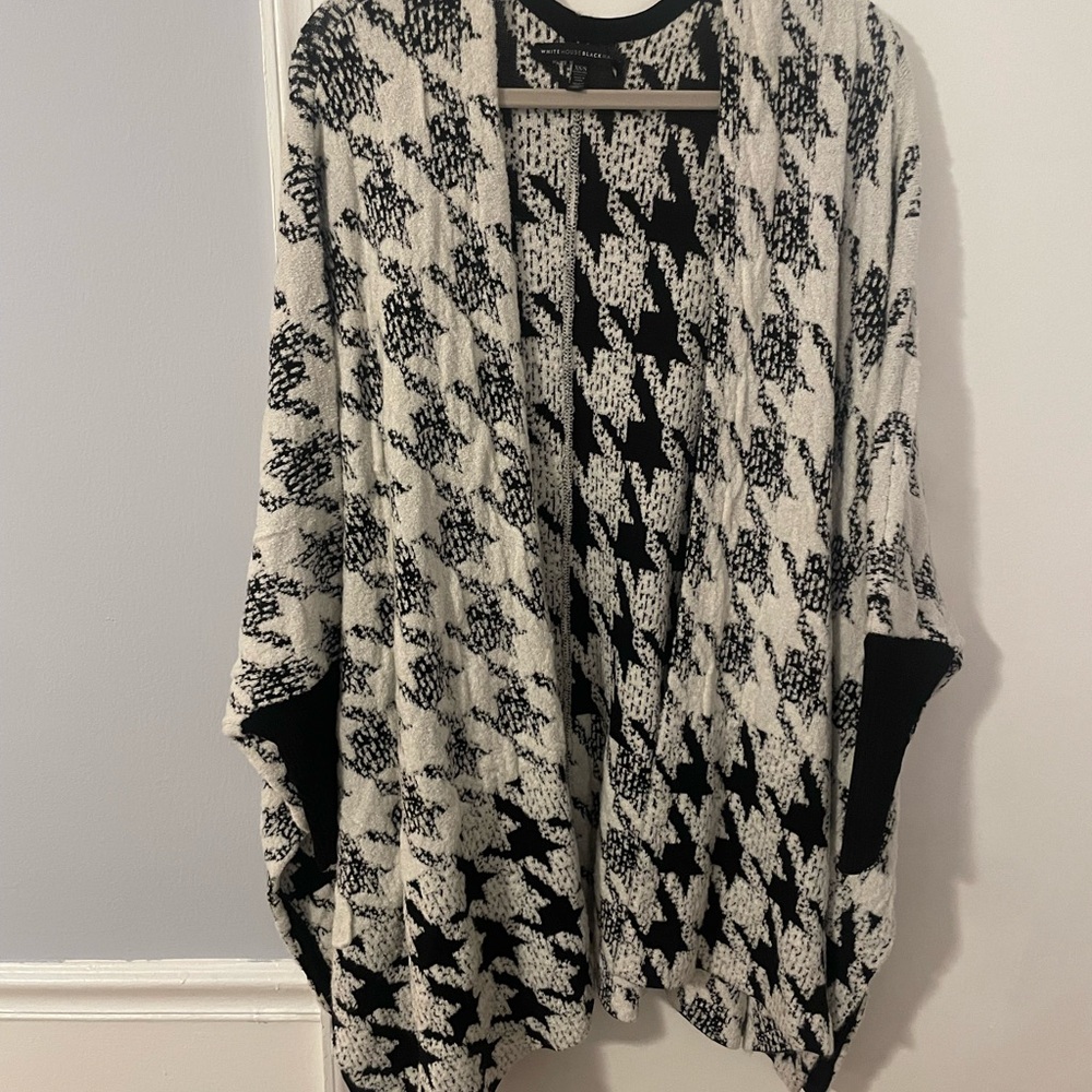 White House Black Market Houndstooth Poncho in Black and White